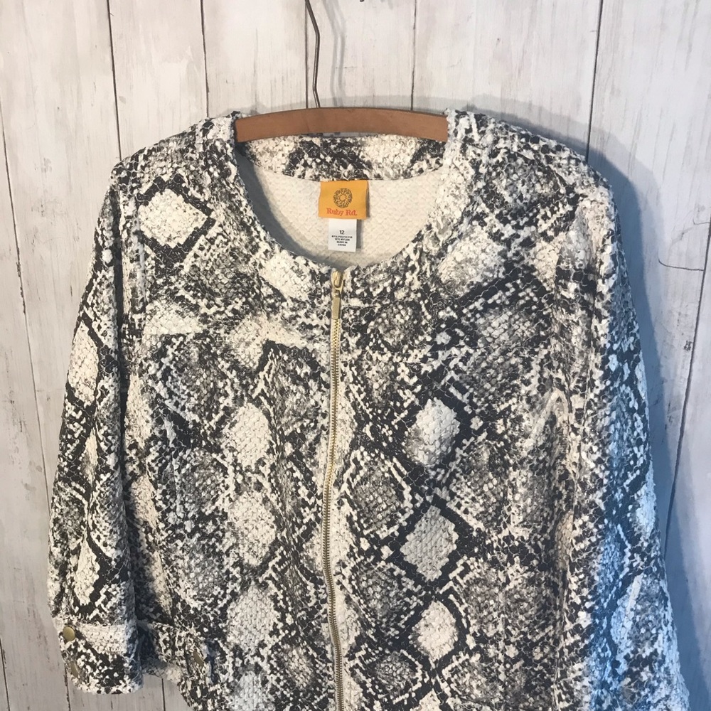 Ruby Rd. Snake Skin Design Jacket Size 12 - Picture 2 of 6